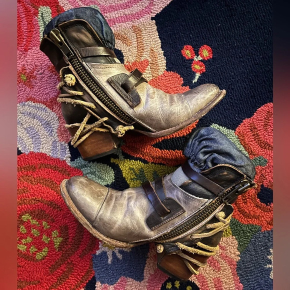 Freebird by Steven Crue in Grey Multi - Picture 3 of 14